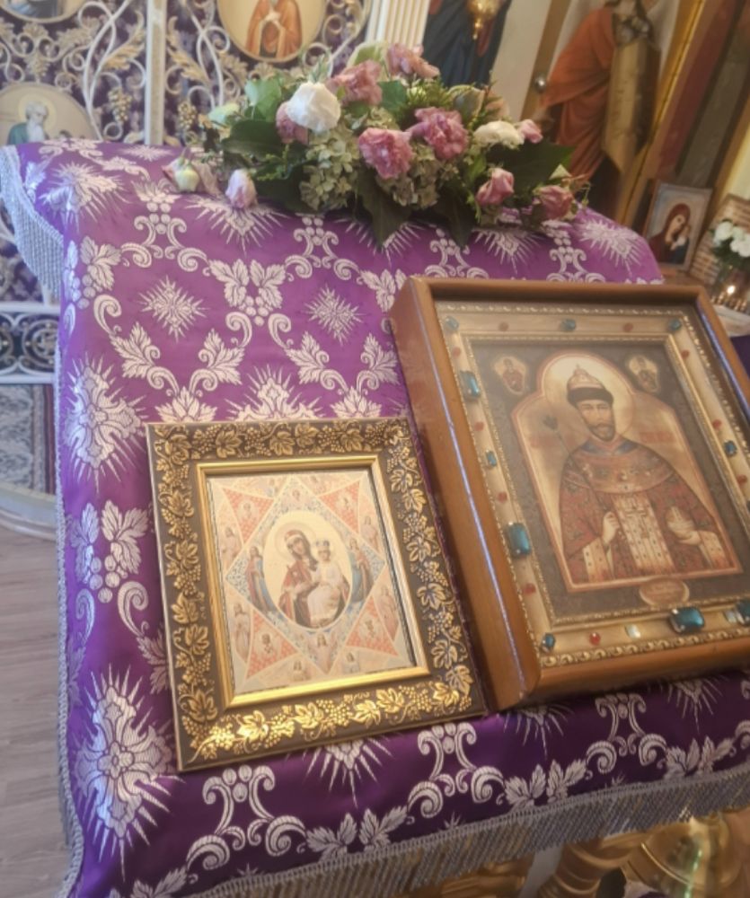 Молебен перед иконой Пресвятой Богородицы "Неопалимая Купина"